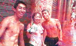 Tokyo-Bunyol's tomatina.jpg (18903 bytes)